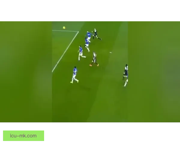 威廉丝女足英超主场精彩头球破门助球队获胜