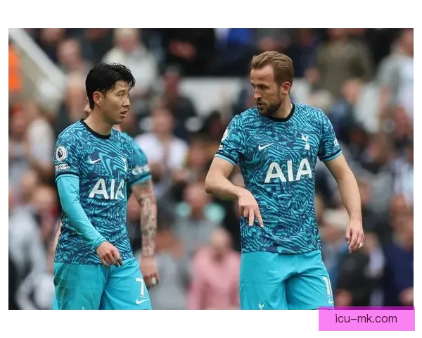 孙兴慜热刺更衣室鼓励队友视频引发球迷热议社交平台爆红